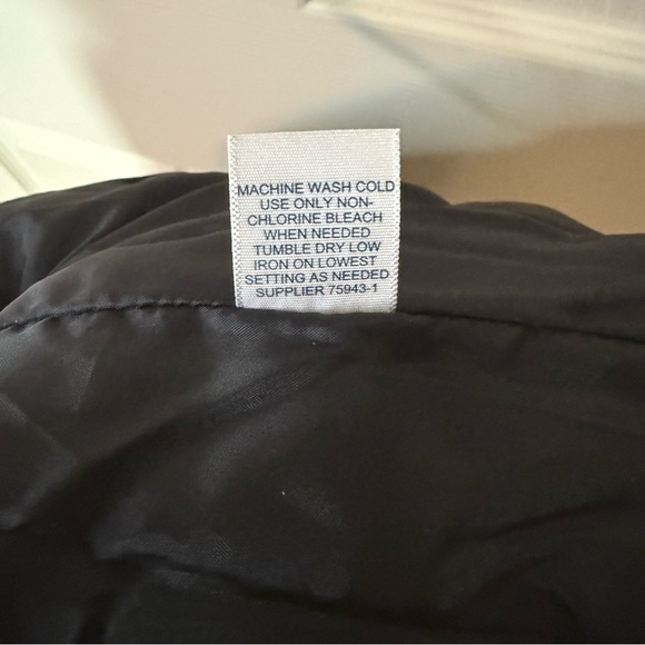 St. John's Bay Black Quilted Vest with Gold Accents. Front pockets. Womens L - Picture 6 of 6